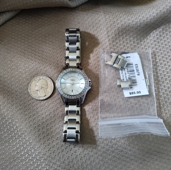 Women's Fossil Watch - Picture 4 of 7